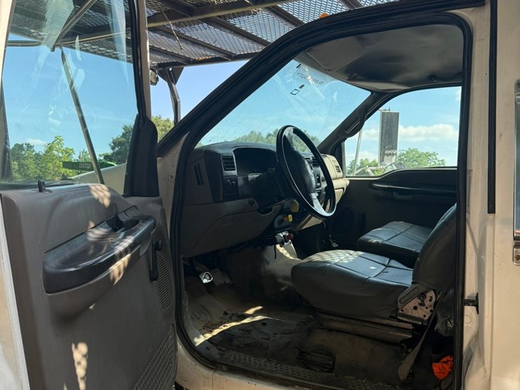 2010-ford-f750-image-22