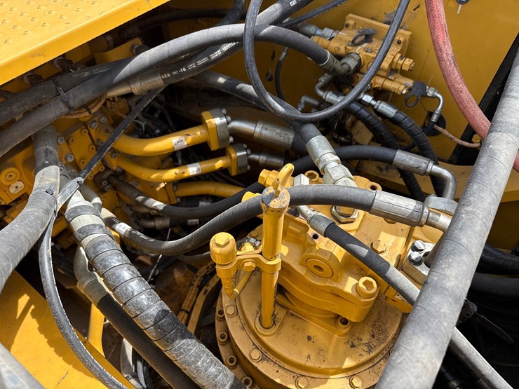 2017-caterpillar-336fl-image-51