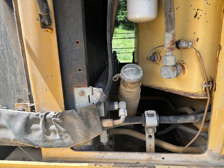 caterpillar-928g-image-37