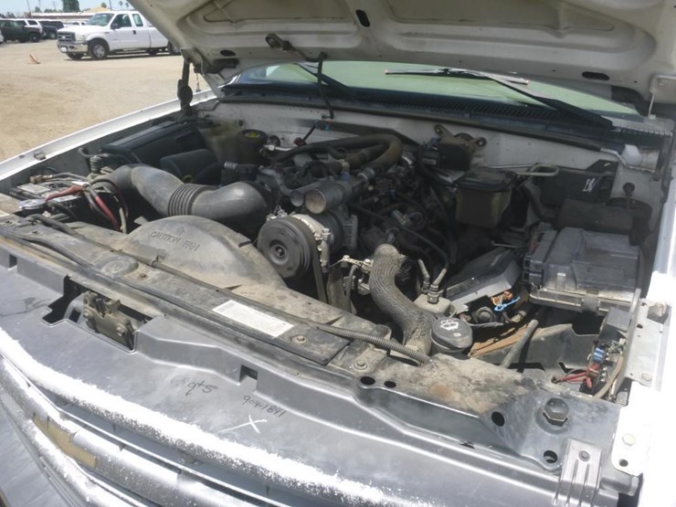 2002-chevrolet-3500-image-15