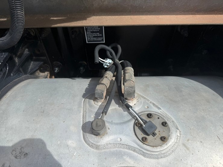 #1362-•-2010-peterbilt-day-cab-truck-tractor-image-37