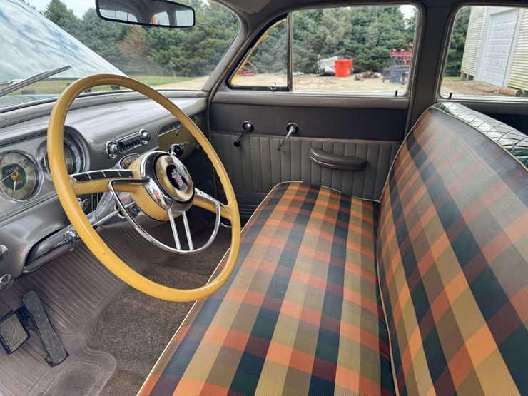 1951-packard-four-door-sedan-image-16