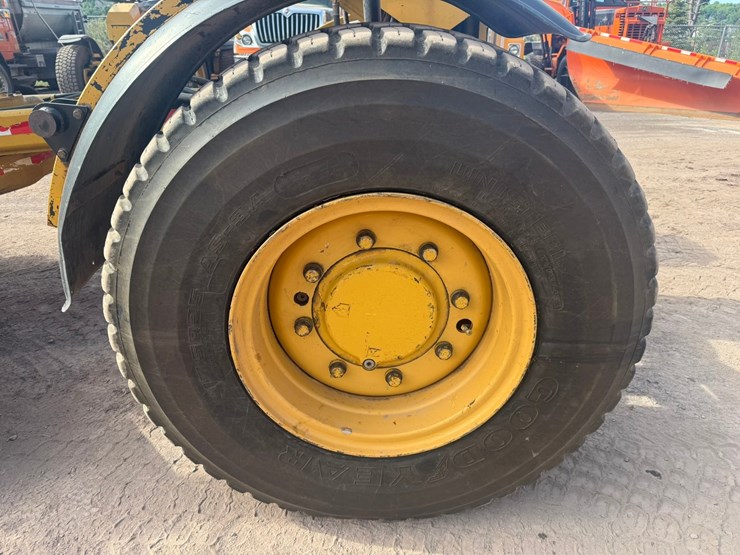 caterpillar-160m-image-179