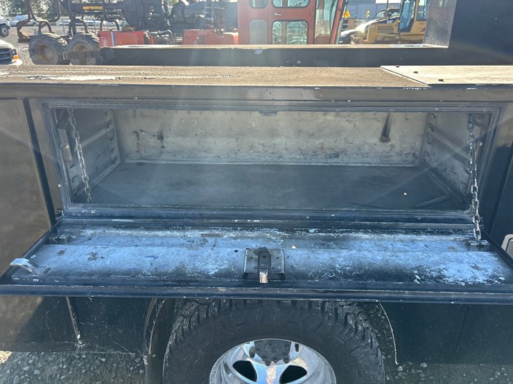 2020-chevrolet-3500-image-24