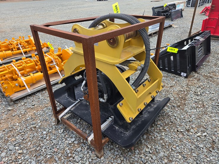 caterpillar-320-image-2