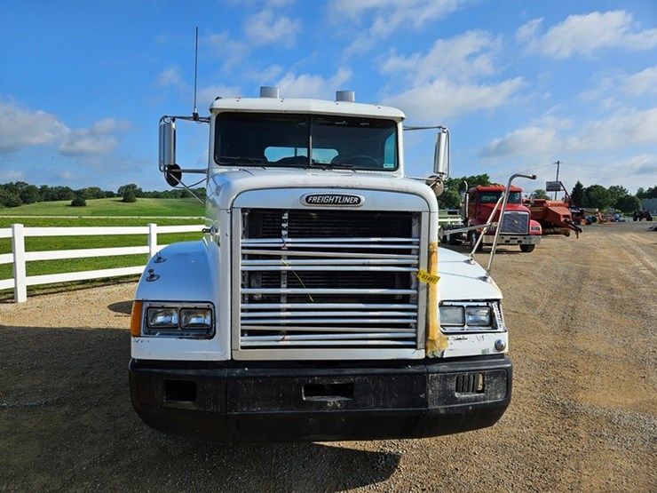 2001-freightliner-fld120-image-9