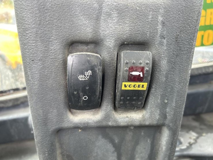 2014-deere-824k-image-72