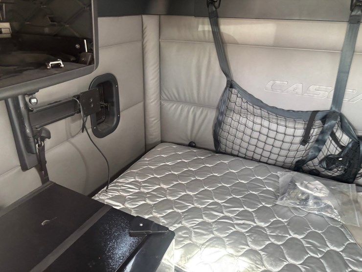 2022-freightliner-cascadia-126-image-71