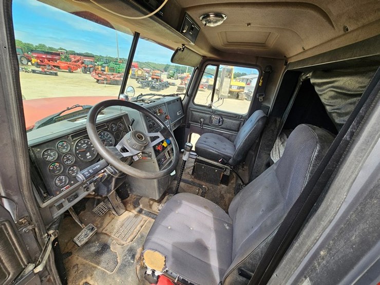 1993-mack-ch613-image-25