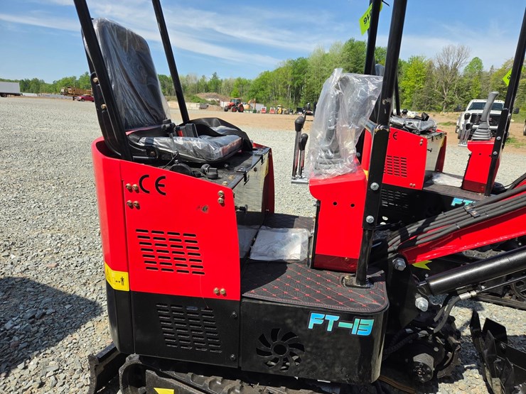 #5016-•-unused-future-ft13-mini-excavator-image-16