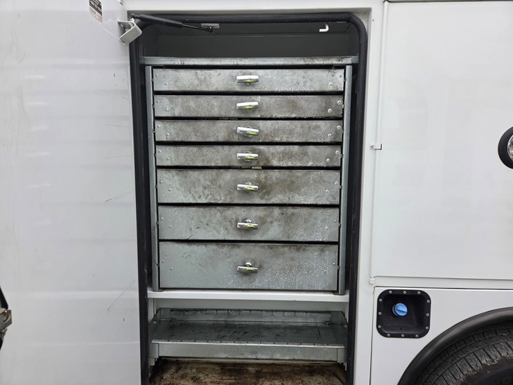 2019-ford-f350-xlt-image-22