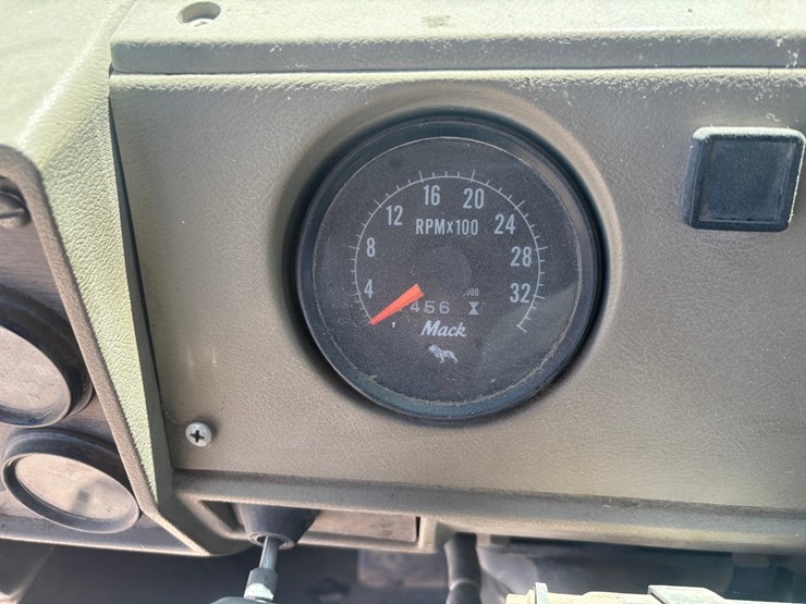 #2174-•-1984-mack-dm660-tandem-axle-dump-truck-image-45