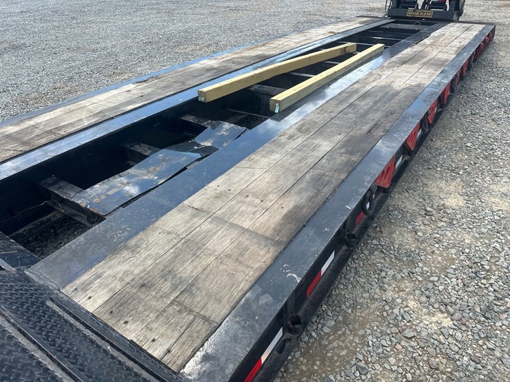 #60924-•-2026-contender-tri-axle-lowboy-trailer-image-26