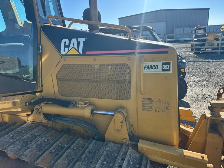 2004-caterpillar-d3g-xl-image-13