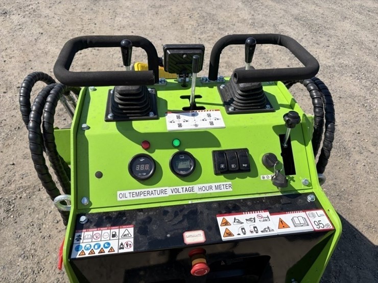 2026-future-ft36c-mini-compact-track-loader-image-12