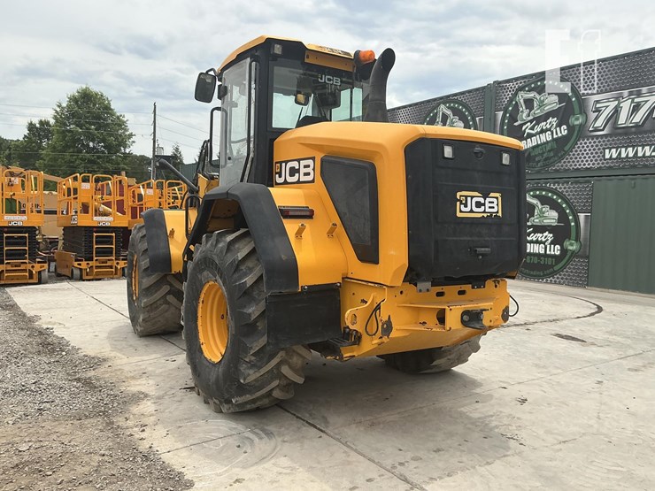 2018-jcb-427-image-2