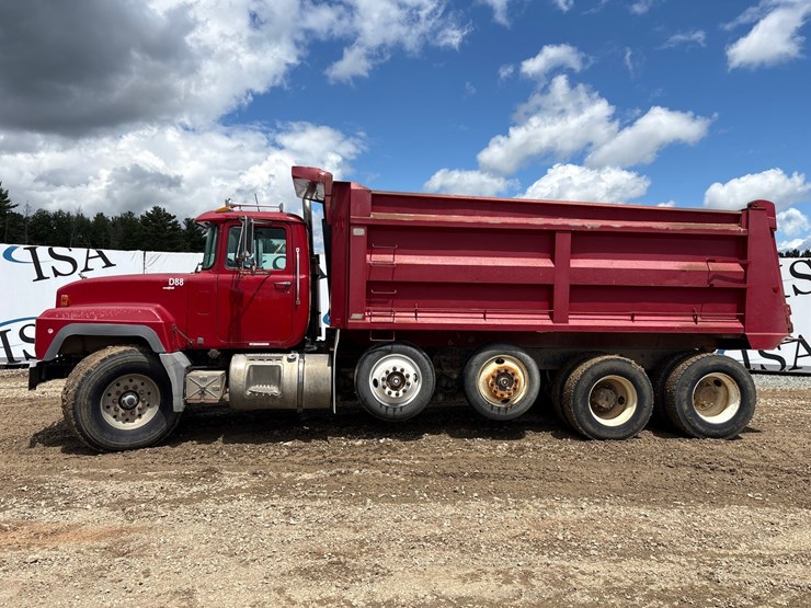 2001-mack-rd688s-image-2