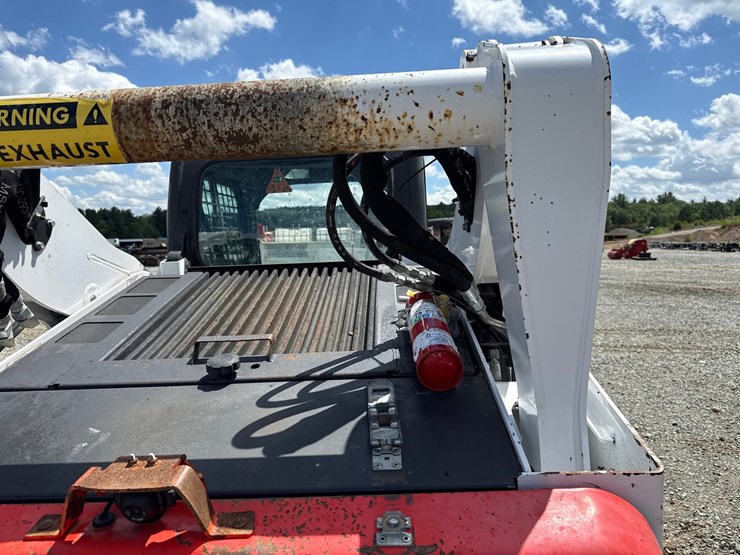 2020-bobcat-t740-image-21