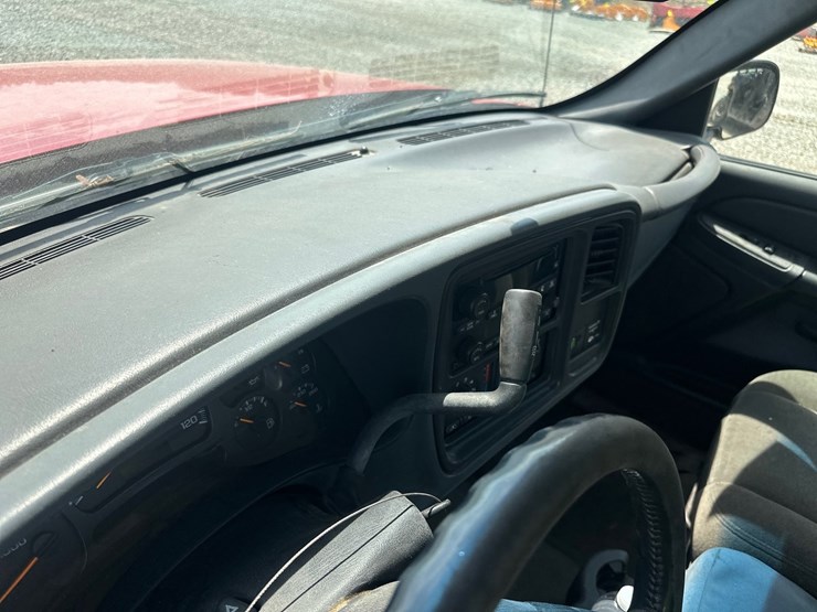 2005-chevrolet-3500-image-29