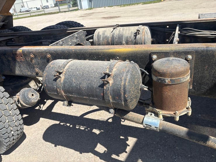 #2174-•-1984-mack-dm660-tandem-axle-dump-truck-image-90