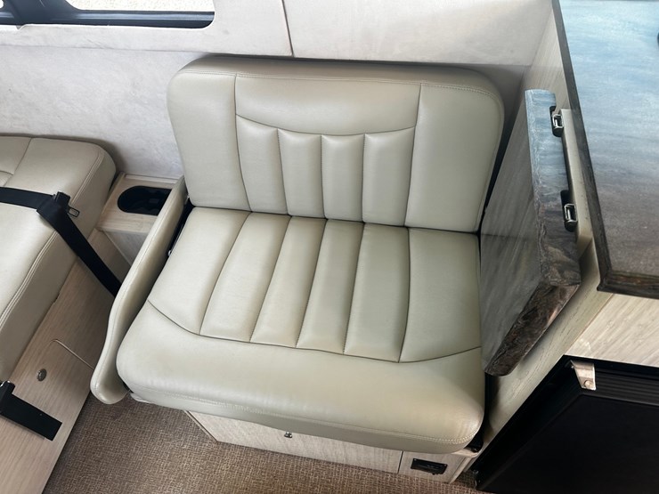 #2492-•-2014-mercedes-benz-airstream-motorhome-image-67