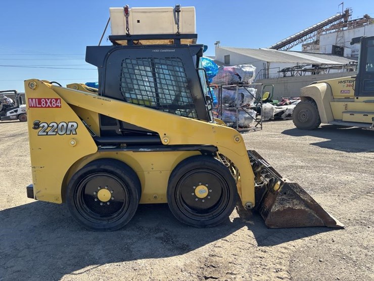 2018-yanmar-s220r-image-7