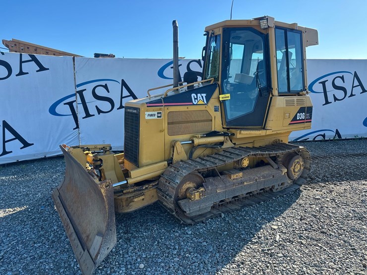 2004-caterpillar-d3g-xl-image-1