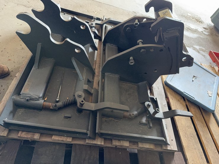 bobcat-skidsteer-adapter/coupler-assembly-image-3