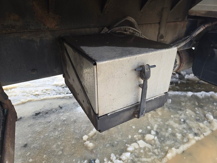 #60855-•-2002-sterling-flatbed-truck-image-22