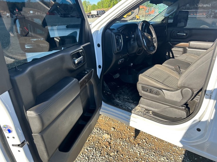 2020-chevrolet-3500-image-46