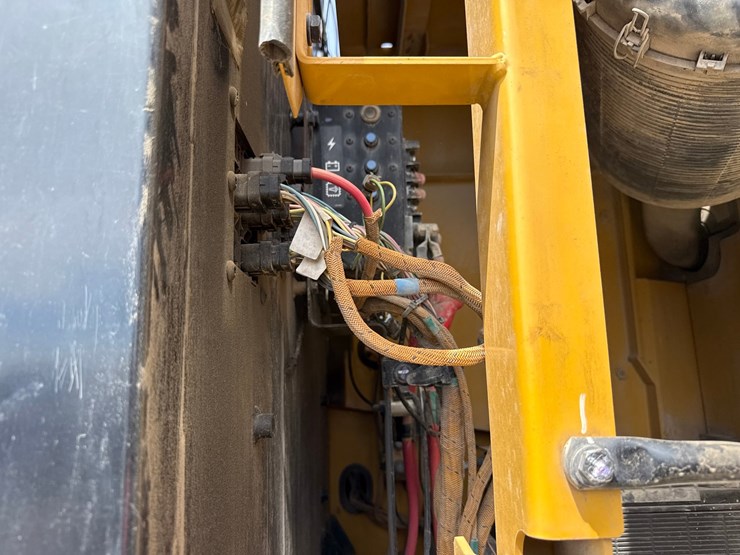 2017-caterpillar-336fl-image-46