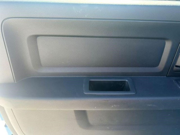 2021-ram-1500-classic-image-41
