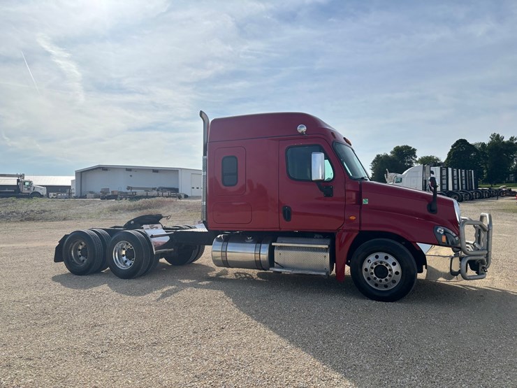 2017-freightliner-cascadia-125-image-4