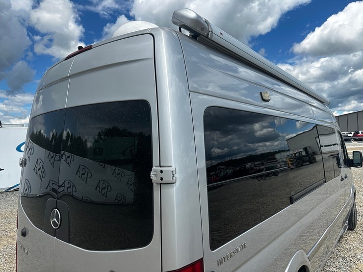 #2492-•-2014-mercedes-benz-airstream-motorhome-image-13