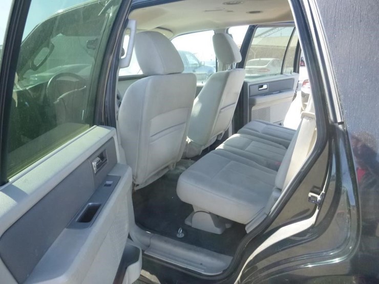 2011-ford-expedition-image-7