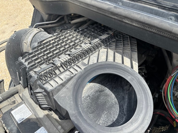 2021-freightliner-cascadia-126-image-45