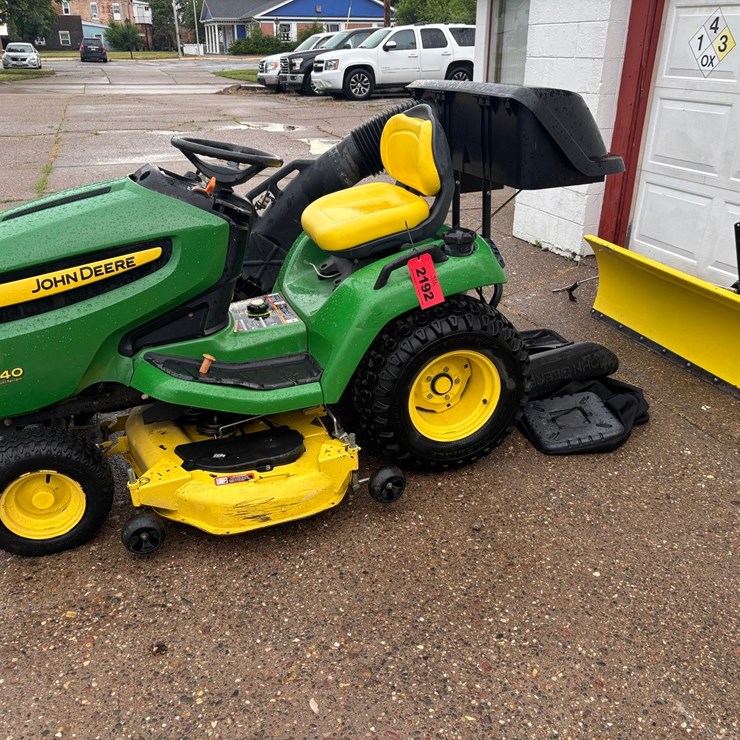 JOHN DEERE X540