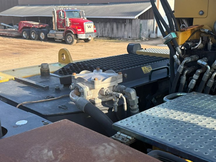 #1298-•-caterpillar-m318d-material-handler-image-25