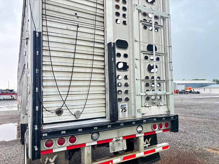 2017-eby-livestock-trailer-image-13