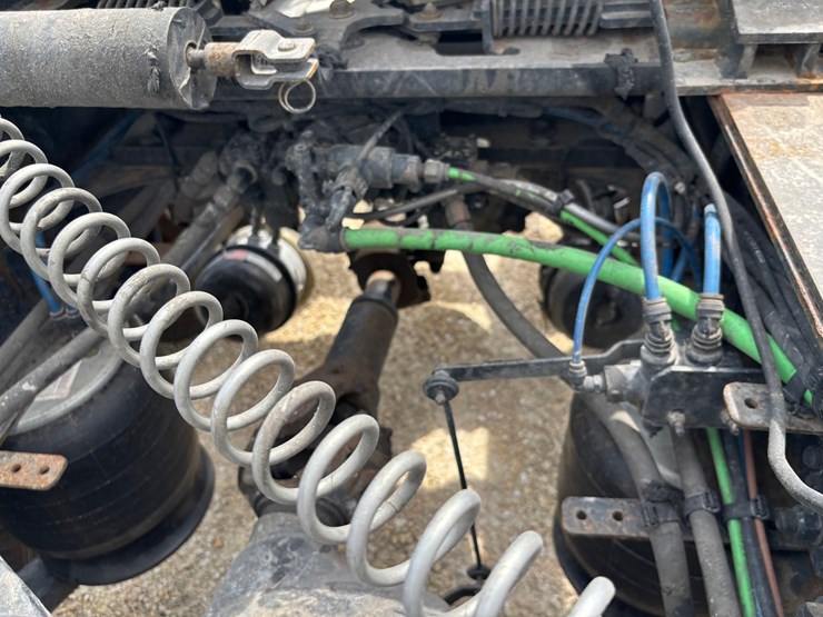 2020-western-star-5700xe-image-93