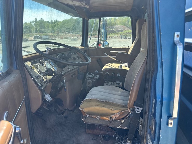 1991-ford-l9000-image-21