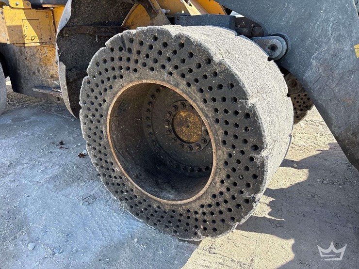 2014-deere-644k-image-34