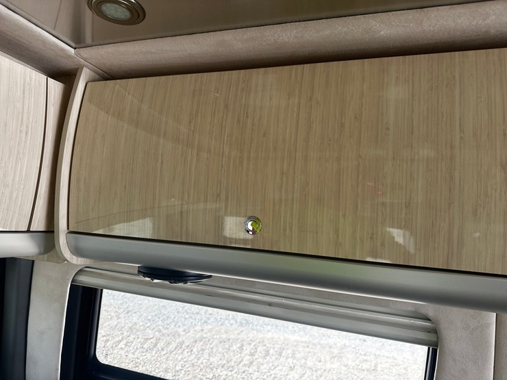 #2492-•-2014-mercedes-benz-airstream-motorhome-image-73