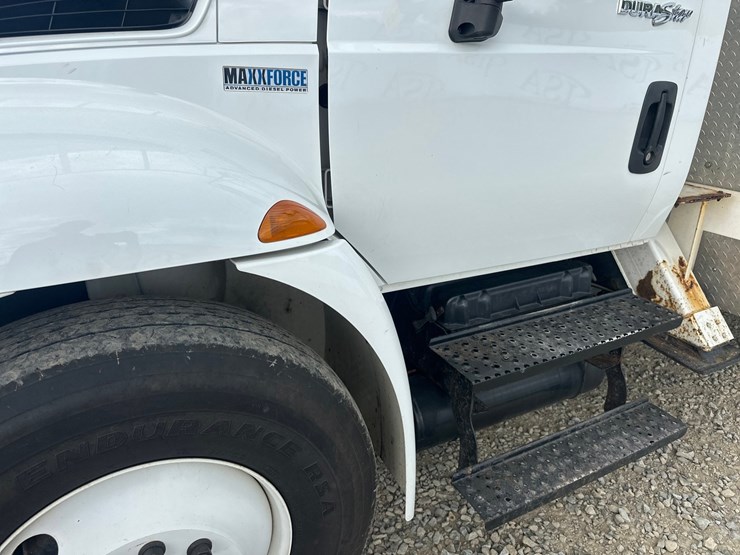 2013-international-durastar-4300-image-16