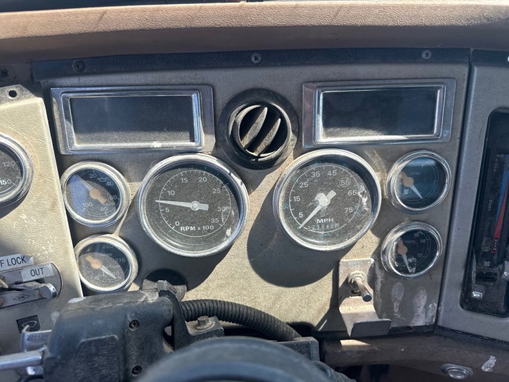 1991-ford-l9000-image-25