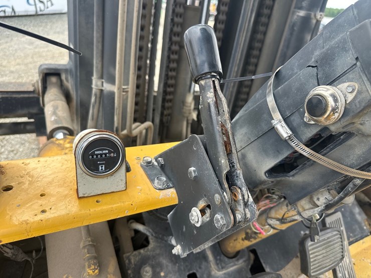 1995-caterpillar-dp70-image-35