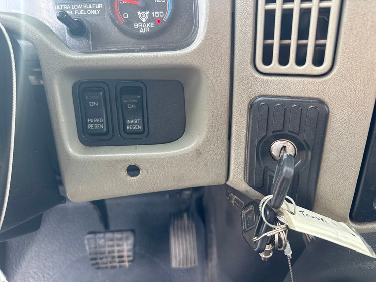 2013-international-durastar-4300-image-61