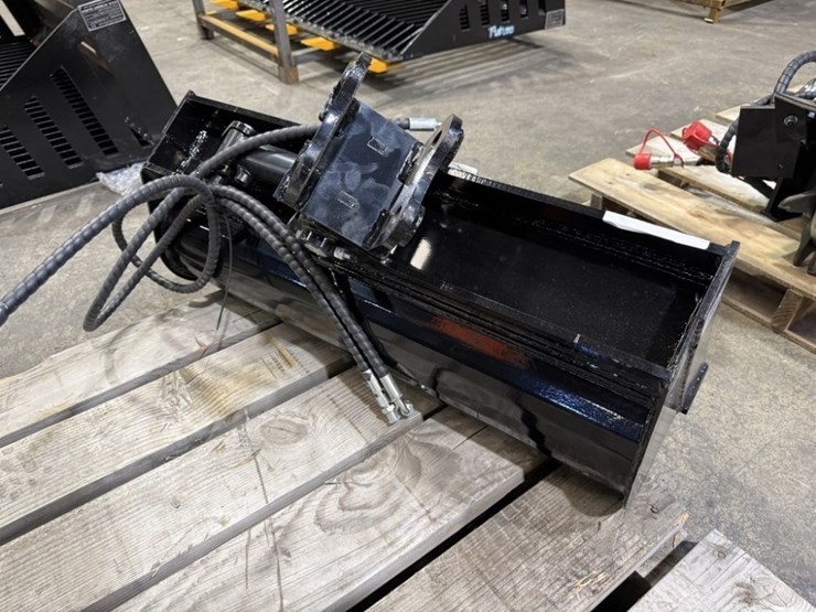 2026-future-32"-tilting-muck-bucket-image-3