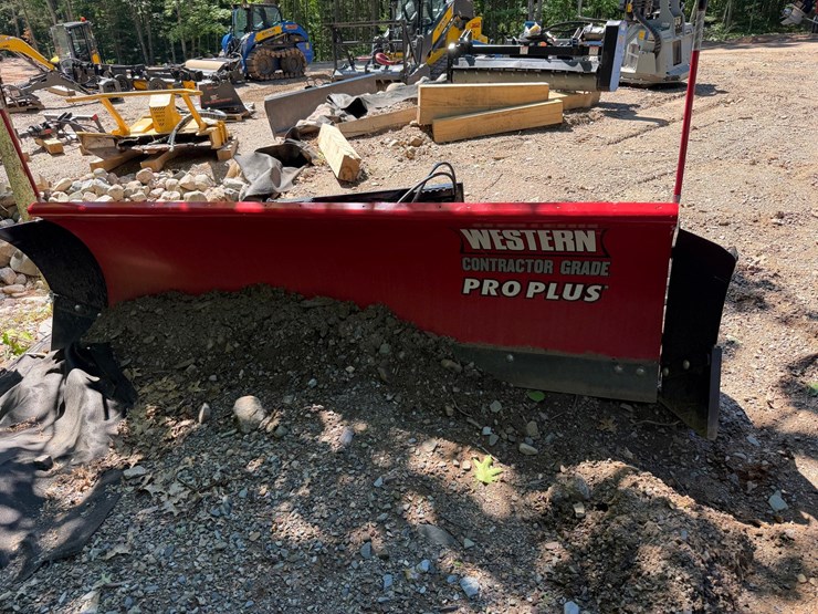 #1455-•-unused---western-9'-pro-plus-w/quad-quick-attach-snow-plow-image-3