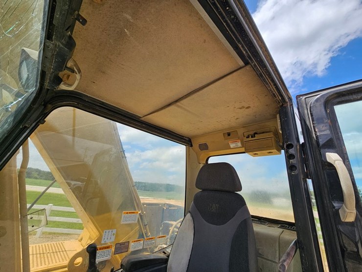 caterpillar-320c-image-63
